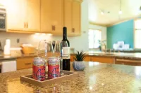 Relaxing Neighborhood Close To Trails, Parks, Lakes, Shops, Restaurants & More! MN Counseling and Couples Center LLC附近的飯店