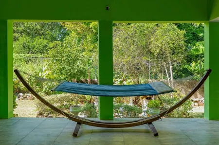 Bungalow on the Terrace Coral Gardens<br>Montego Bay Отели рядом с достопримечательностью «Sandals Cay»