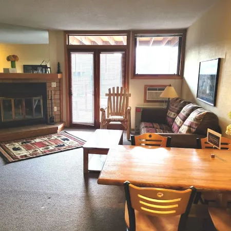 SKI-OUT & IN! Hike, bike, fish, golf, beautiful Lake Superior N Shore/Sleeps 2+