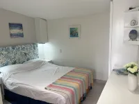 The Pod, Sunset Crest, Holetown