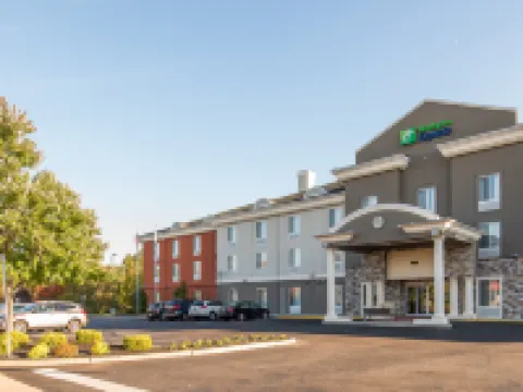 Holiday Inn Express & Suites PHILADELPHIA - MT. LAUREL by IHG マウント・ローレルのホテル