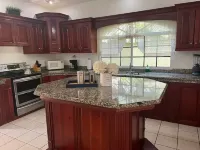 Casa Familiar , donde disfrutarás de un relajante alojamiento. Hotels in Tela