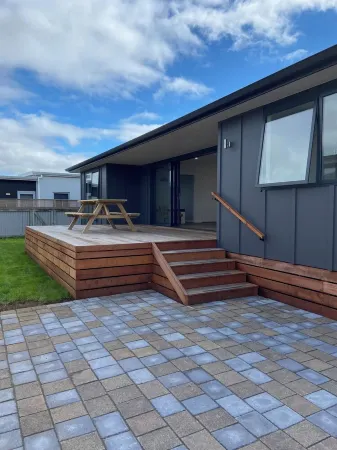 Bubbles Bach-dog friendly, close to beach & shops! Отели рядом с достопримечательностью «Tasman Holiday Parks - Waihi Beach»