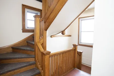 Wardens Quarters: 2 Bedroom Apt Отели в г. Су-Сент-Мари