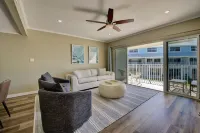 Beautiful beachfront apartment on Seven Mile Beach!