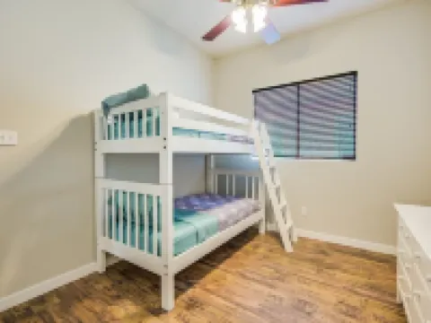 Cosy and Open with Loft on Greenbelt Hotels in Wells Branch