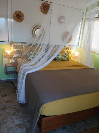 Atypical cottage ideally located for visiting the whole of Martinique. Отели в г. Ривьер-Сале