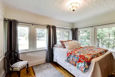 Niagara Wine Country Cottage Hotels near Sue-Ann Staff Estate Winery