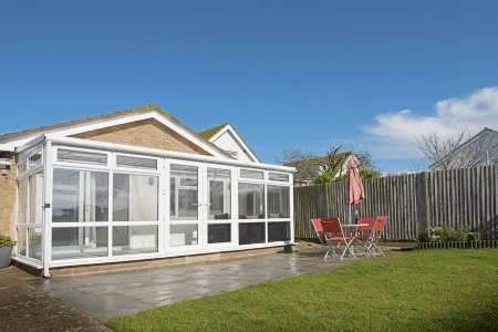 Mae's Lodge -  Your Home Away From Home Отели рядом с достопримечательностью «Залив Миннис»