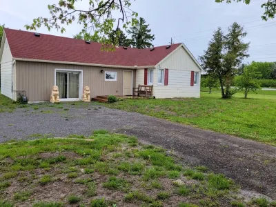 Cozy 3-bedroom farmhouse in wine-country Hotels in der Nähe von Niagara College Canada, Niagara-on-the-Lake Campus