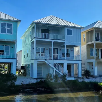 Yacht Harbor House