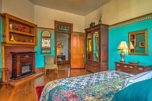 Russellville House w/ Garden - Walk to Main Street - 3-Star