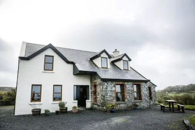 Stay in Luxury and Unlock Exclusive Access to a Private Castle tour!! Hotel dekat Cliffs of Moher