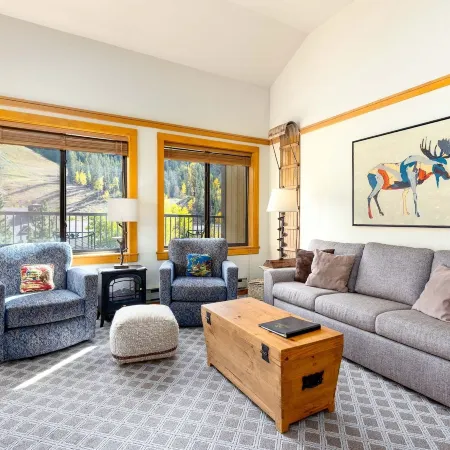 2796 Slopeside 2 Bedroom Condo by RedAwning