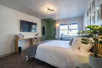 The Local Motel & Shops Hotels in Eugene