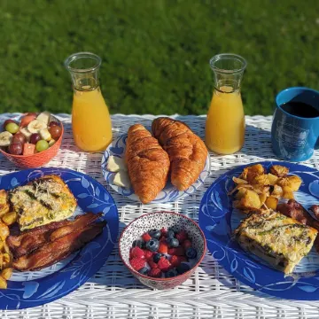 Juan de Fuca Waterfront Hotel & Cottages