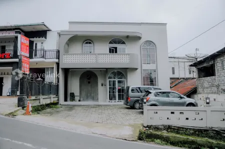 Dieng Top Syariah by Travelink