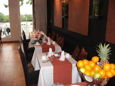 Los Muelles Boutique Hotel Отели рядом с достопримечательностью «Bodega Familia Irurtia»