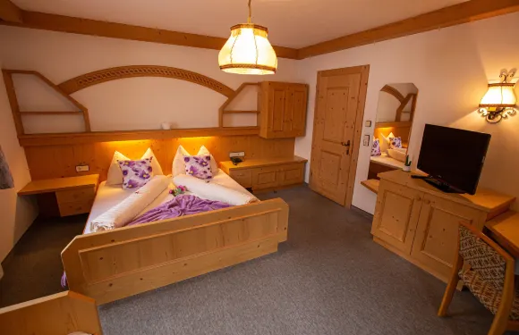 潘澤爾布勞酒店