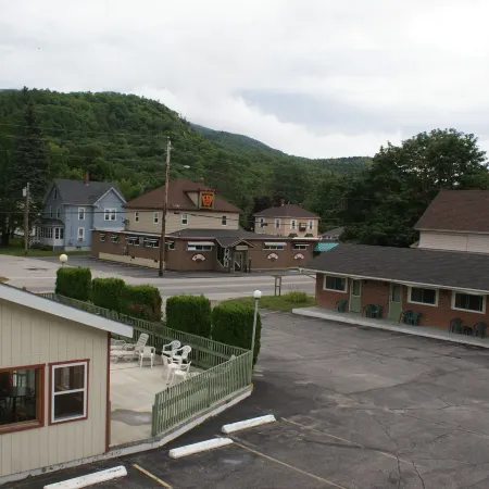 Northern Peaks Motor Inn
