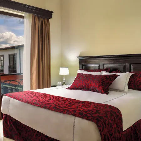 Barolo Hotel Отели рядом с достопримечательностью «Археологические памятники древнего поселения Хойя-де-Серен»