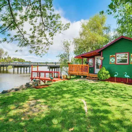 Fish & Hike: Peaceful Cabin on Williamson River