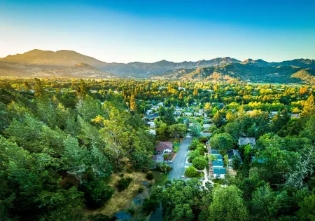 Aurora Park Cottages Отели в г. Калистога