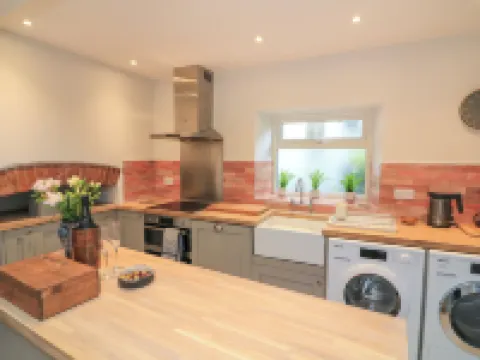 Ellenor Hotels in Malborough