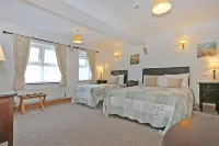 The Courtyard Guesthouse B&B Hotels near Killaloe