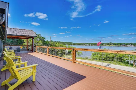 Lake View + Huge Deck: Cozy Possum Kingdom Retreat