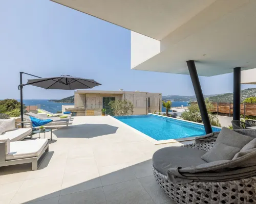 Villa Seven Seas with Heated Pool and Jacuzzi by the Sea Hotels in Razanj