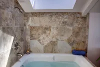 Starfish Point Hotels in Newport