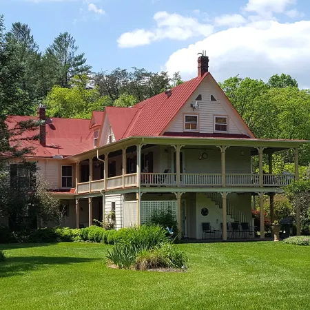 Hummingbird Inn