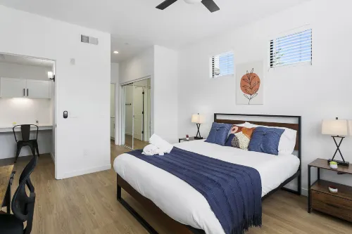 CozySuites Glendale by the Stadium with Pool 29 Hoteles en Glendale