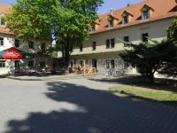Gutshof Hauber Hotels near Castle Schönfeld