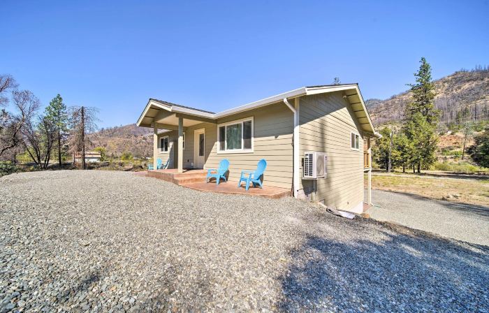 River Acres Retreat w/ Grill & River Access!