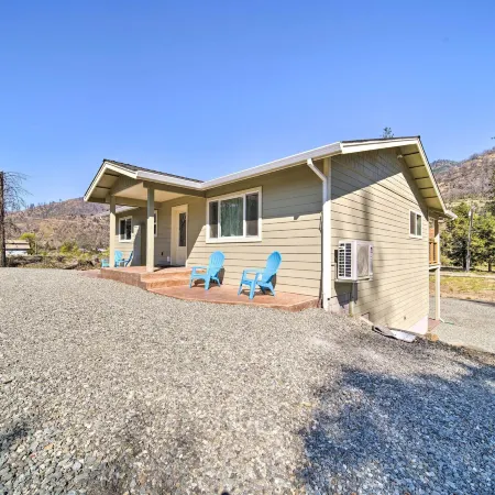 River Acres Retreat w/ Grill & River Access!