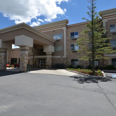 Wood River Inn & Suite