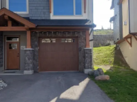 Echo Landing #42 by Bear Country Hotels in Sun Peaks