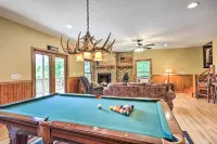 Spacious Murphy Chalet w/ Mtn Views & Hot Tub - 3-Star