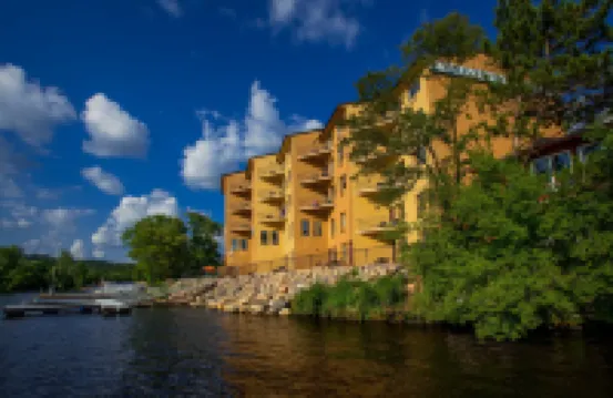 Natura Vue Resort & Boathouse