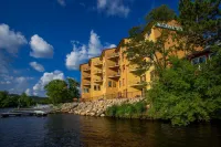 The Vue Boutique Hotel & Boathouse