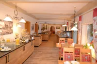 Hotel Cafe Fuggerhof - Breakfast