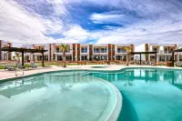 Modern Beachfront Retreat 2 King Suites +