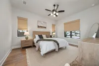 Charming new home in downtown New Braunfels, close to shops, dining & more!