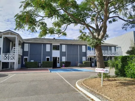 Fasthotel Narbonne Отели в г. Баж