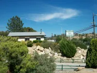 Barewood Inn & Suites - 2 estrellas