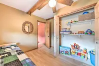 Best Location - Maggie Valley Cabin w/ Hot Tub! Hotels in Ivy Hill