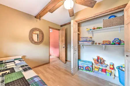 Best Location - Maggie Valley Cabin w/ Hot Tub!