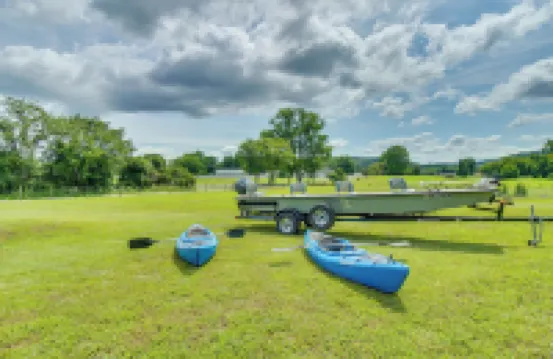 Norfork Studio Escape Walk to White River!